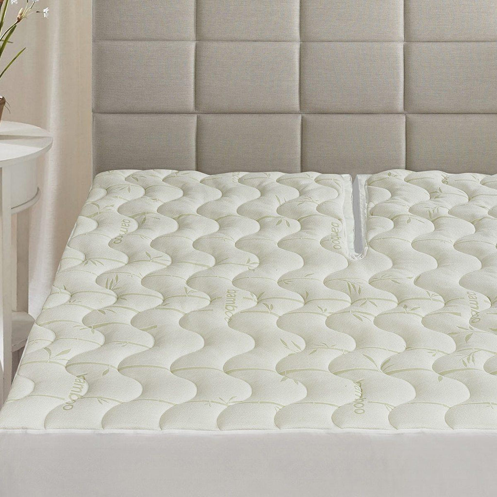 Full Size Bamboo Rayon Mattress Protector with Zipper - 100% Waterproof  Zippered Mattress Cover - Soft & Cooling Noiseless Bed Mattress Covers -  Top